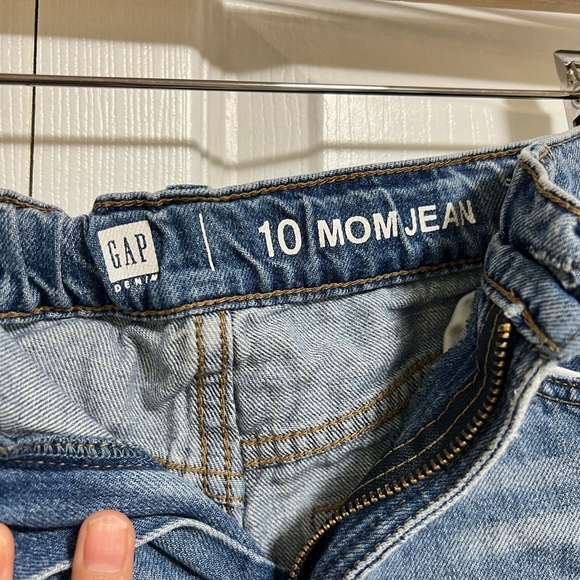 Gap Kids Mid Rise Girlfriend Jeans with Washwell Size 10 - Picture 5 of 7